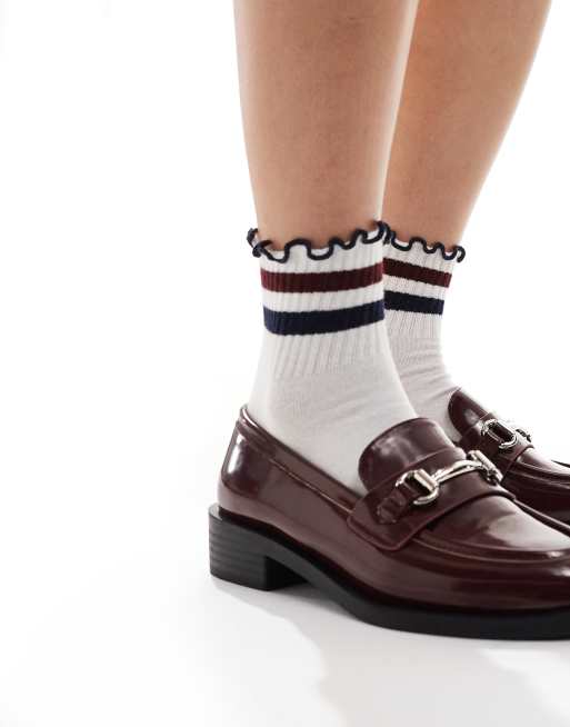 ASOS DESIGN – Białe skarpetki nad kostkę z falbankowym wykończeniem i paskami