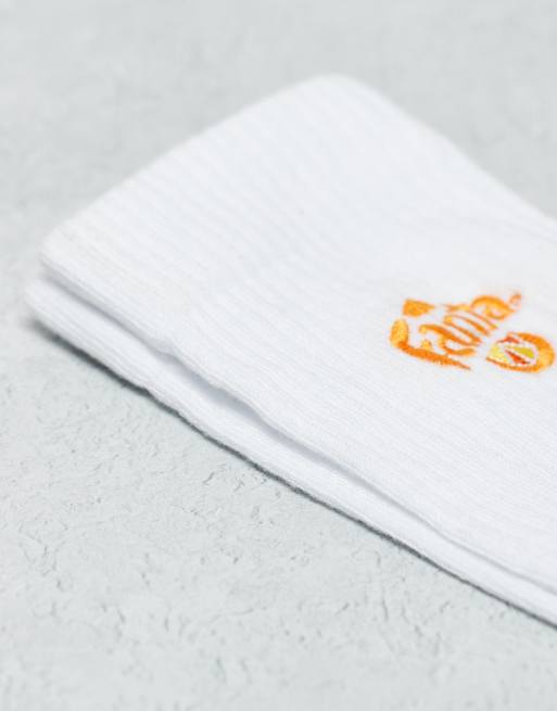 ASOS DESIGN – Białe skarpetki z haftowanym logo Fanty, 2 z 3