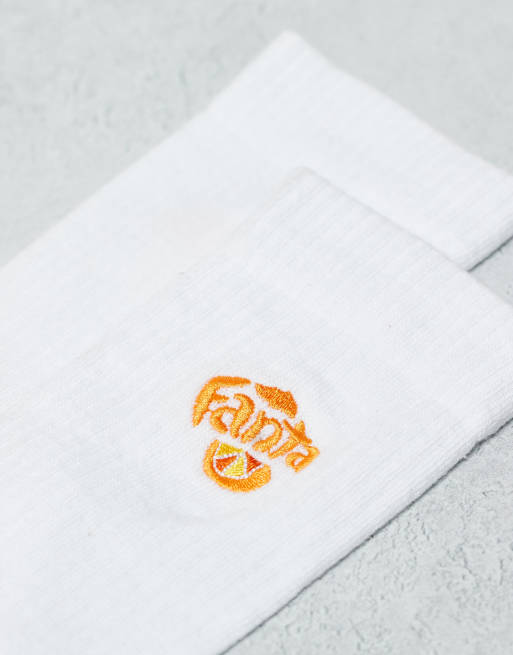 ASOS DESIGN – Białe skarpetki z haftowanym logo Fanty, 3 z 3