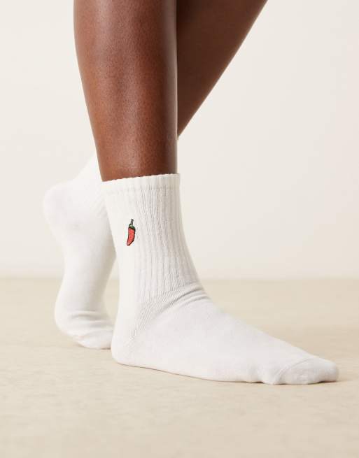 ASOS DESIGN – Białe skarpetki z motywem papryczki chilli, 2 z 3