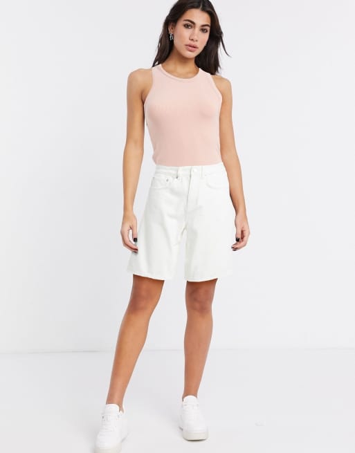 ASOS DESIGN – Białe szorty z denimu z wysokim stanem i szerokimi nogawkami