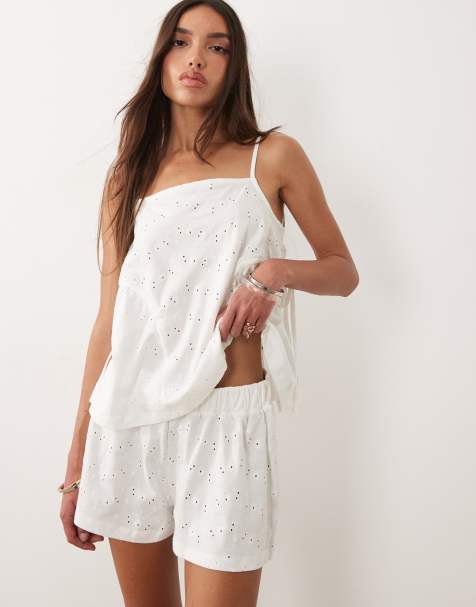 ASOS DESIGN – Białe szorty z dżerseju z frędzlami, troczkami i haftem angielskim - view 1