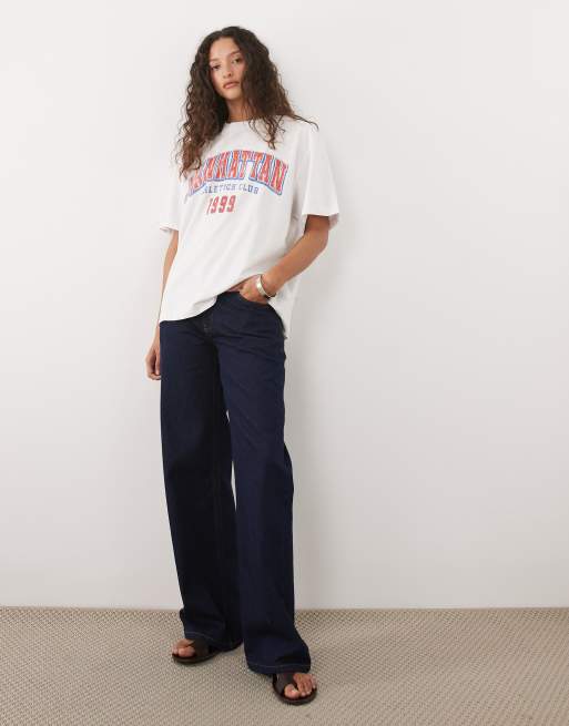 ASOS DESIGN – Biało-czerwony T-shirt oversize z grafiką „Manhattan Athletics Dept”, 2 z 4