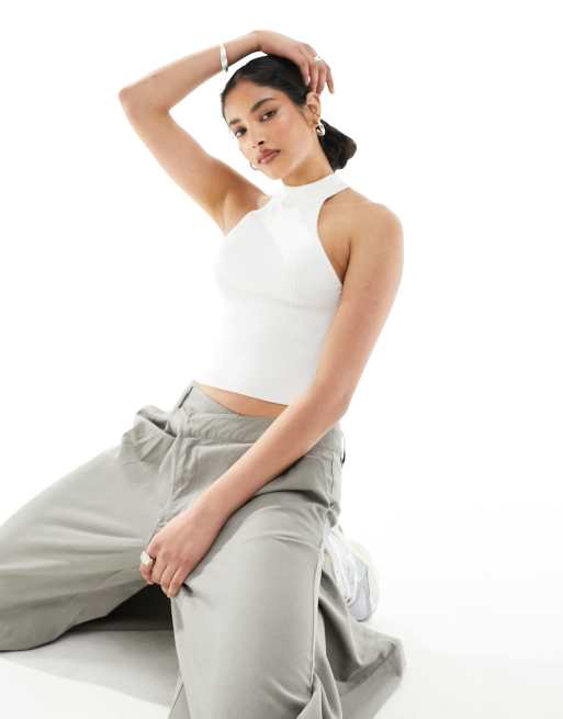 ASOS DESIGN – Biały dzianinowy top bez rękawów z zabudowanym dekoltem halter