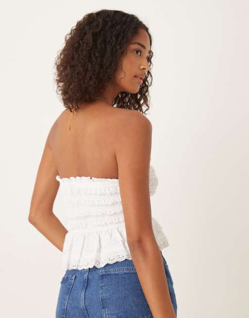 ASOS DESIGN – Biały marszczony top z dekoltem bandeau i falbanką u dołu, 4 z 4