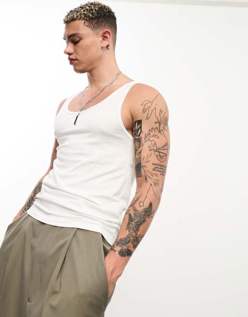 ASOS DESIGN – Biały podkoszulek o kroju podkreślającym sylwetkę
