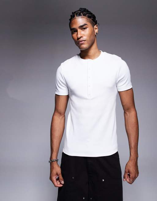 ASOS DESIGN – Biały prążkowany T-shirt o kroju podkreślającym sylwetkę z dekoltem henley