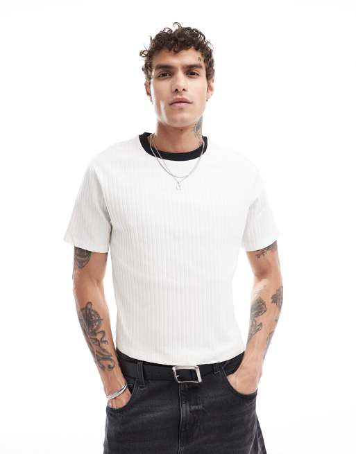 ASOS DESIGN – Biały, prążkowany T-shirt o standardowym fasonie, z kontrastową lamówką przy dekolcie