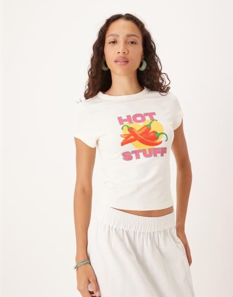 ASOS DESIGN – Biały przylegający T-shirt z grafiką papryczek chili i napisem „Hot Stuff” - view 1