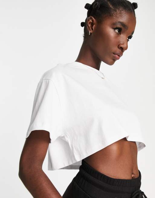 ASOS DESIGN – Biały T-shirt o bardzo krótkim fasonie