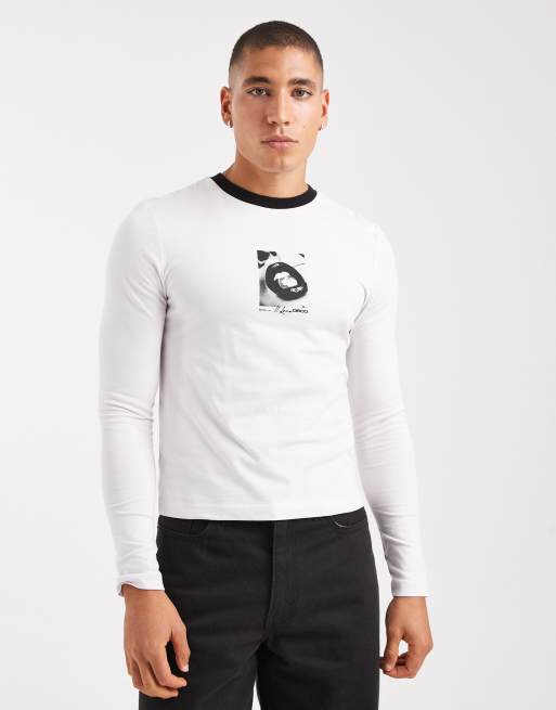 ASOS DESIGN – Biały T-shirt o kroju podkreślającym sylwetkę z długimi rękawami i grafiką