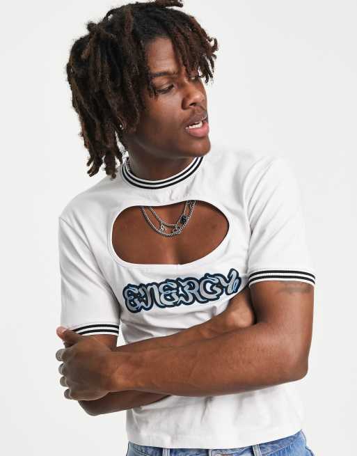 ASOS DESIGN – Biały T-shirt o kroju podkreślającym sylwetkę z lamówkami, wycięciem i nadrukiem z przodu