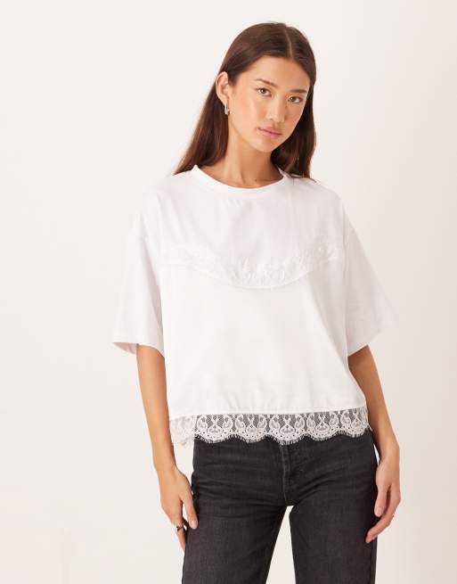 ASOS DESIGN – Biały T-shirt o krótkim fasonie i pudełkowym kroju z koronkową wstawką