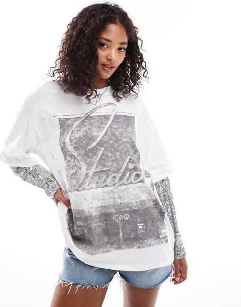 ASOS DESIGN – Biały T-shirt oversize z fotograficznym nadrukiem i cekinowymi rękawami - view 1