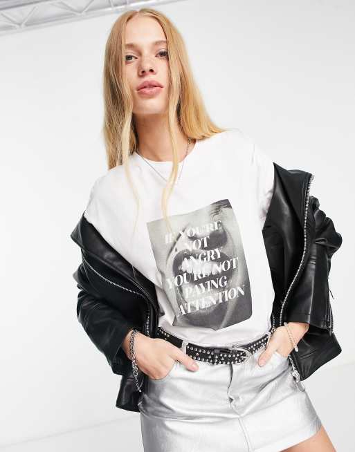ASOS DESIGN – Biały T-shirt oversize z grafiką i napisem „If You're Not Angry You're Not Paying Attention”