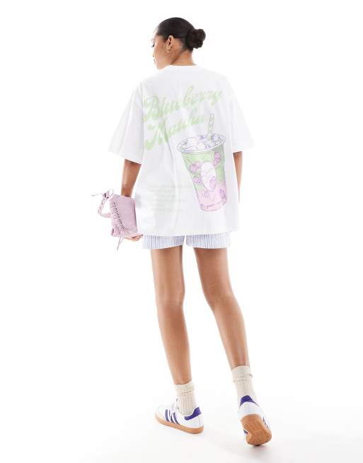 ASOS DESIGN – Biały T-shirt oversize z grafiką z jagodowym napojem matcha