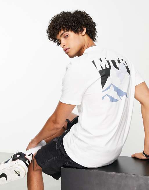 ASOS DESIGN – Biały T-shirt z górskim nadrukiem na plecach
