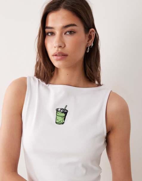 ASOS DESIGN – Biały top bez rękawów z dekoltem w łódkę i haftowanym motywem matcha - view 1