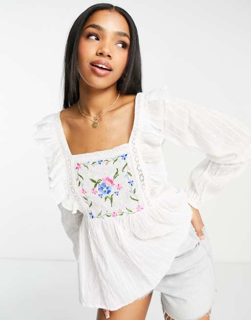 ASOS DESIGN – Biały top z dekoltem karo, wiązaniem na plecach i wyszywanym przodem