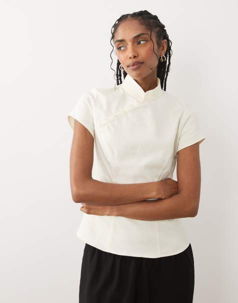 ASOS DESIGN – Biały top ze stójką i asymetrycznym zapięciem na guziki - view 1