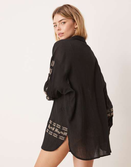 ASOS DESIGN Billie crinkle beach shorts in embroidered bandana print, 3 of 4