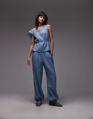 ASOS DESIGN - Billow - Hose in Blau mit Knitterstruktur, Kombiteil-Rot