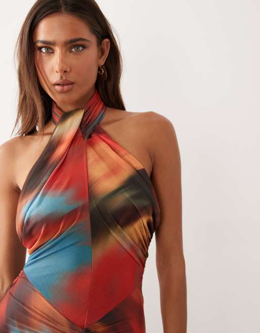 ASOS DESIGN – Blå, abstrakt mönstrad maxiklänning i mesh med halterneck och rynkad kjol, 2 av 4