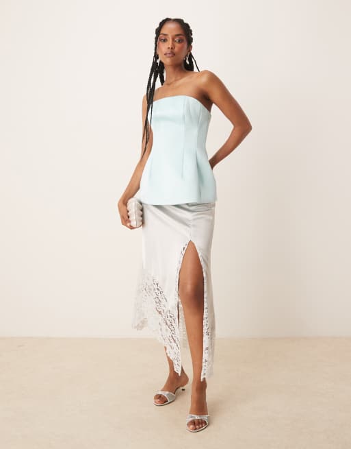 ASOS DESIGN - Blå bandeau-top i satin med struktur og peplum-kant, 2 af 4