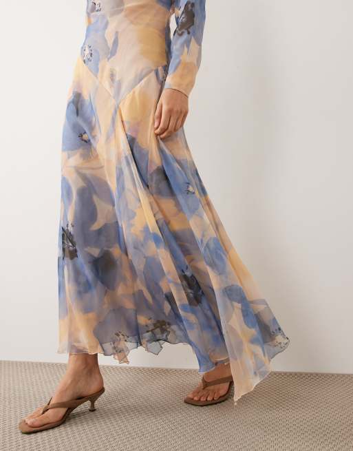 ASOS DESIGN – Blå, blommig maxiklänning med hög krage och asymmetrisk midja, 3 av 4