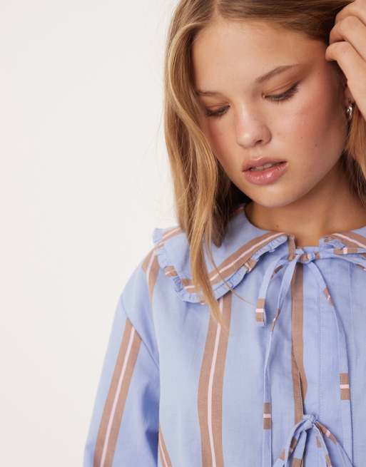 ASOS DESIGN – Blå, brunrandig pyjamas med vida byxor och skjorta med rosettband, 3 av 4