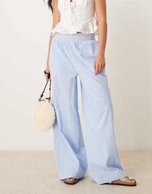 ASOS DESIGN – Blå byxor i dra på-stil med vida ben och smockad, kontrastfärgad midja av linnemix - view 1