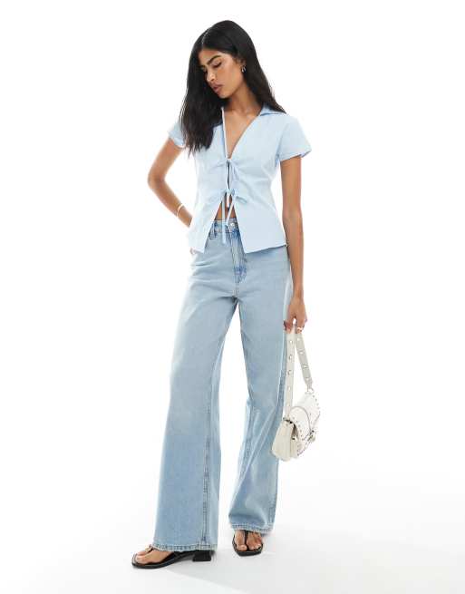ASOS DESIGN – Blå, figursydd skjorta i poplin med knytband framtill, 3 av 4