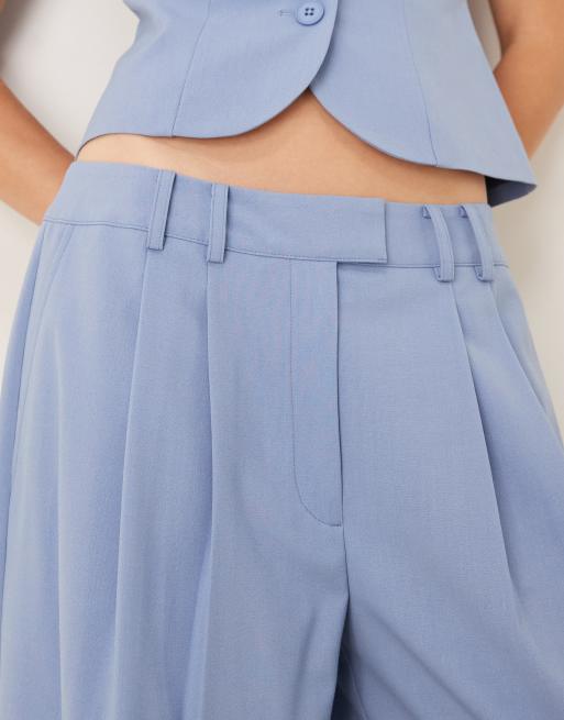 ASOS DESIGN – Blå, figursydda kostymbyxor med låg midja, supervida ben och veck, 3 av 5