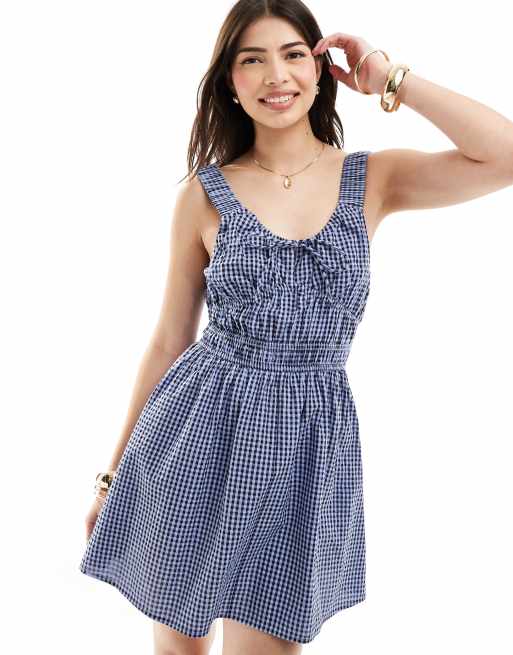 ASOS DESIGN – Blå, ginghamrutig sundress i minilängd med breda kanalsydda detaljer vid midjan