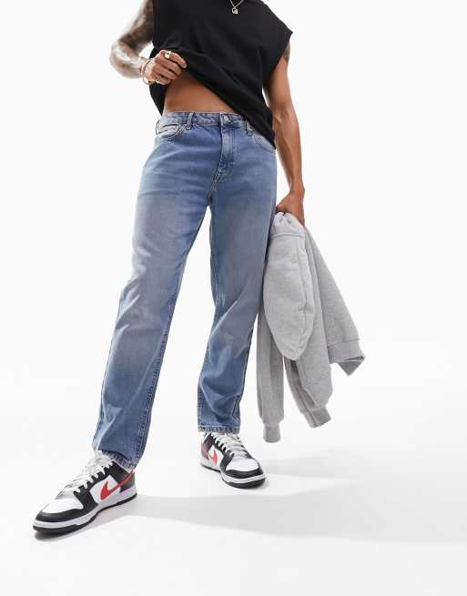 ASOS DESIGN – Blå, klassiskt styva jeans i mellanljus tvätt