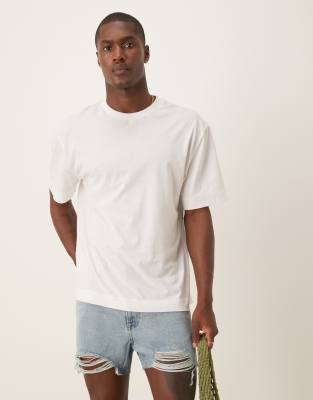 ASOS DESIGN – Blå, ljustvättade, korta jeansshorts med rak passform och revor - view 1