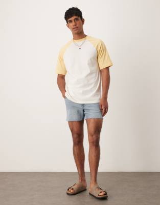 ASOS DESIGN – Blå, ljustvättade, korta jeansshorts med smal passform och revor - view 1