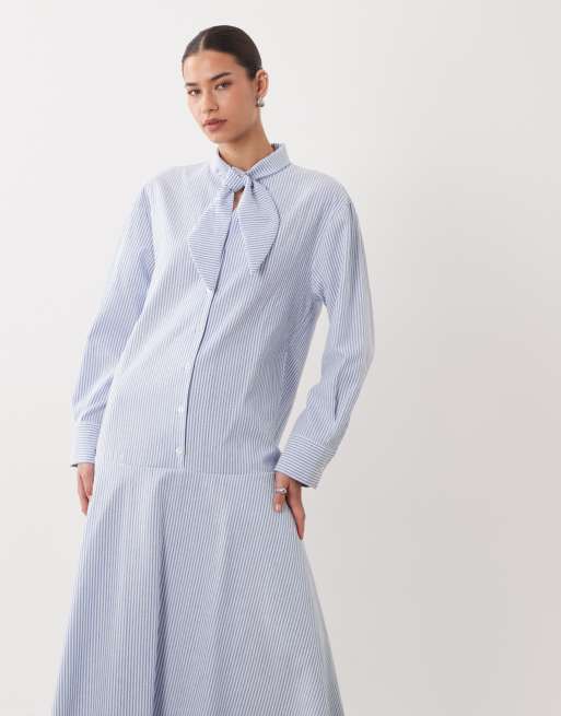 ASOS DESIGN - Blå maxi-skjortekjole med halstørklædedetalje og nålestriber, 4 af 4