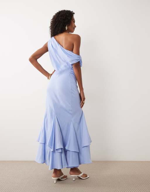 ASOS DESIGN – Blå midaxiklänning med sänkt axelsöm och asymmetrisk, klockad kjol, 3 av 4