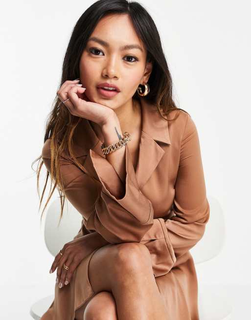 ASOS DESIGN – Blå miniklänning i satin med krage och omlottdesign med knyt, 3 av 4