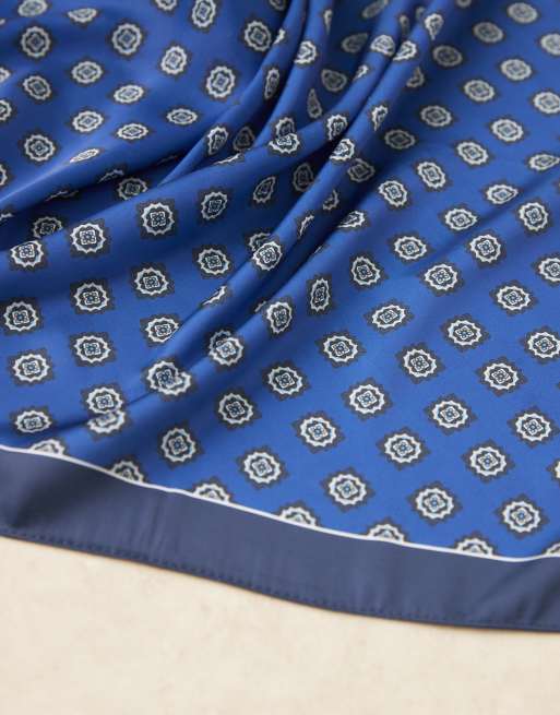 ASOS DESIGN – Blå, mönstrad scarf i satin, 2 av 3