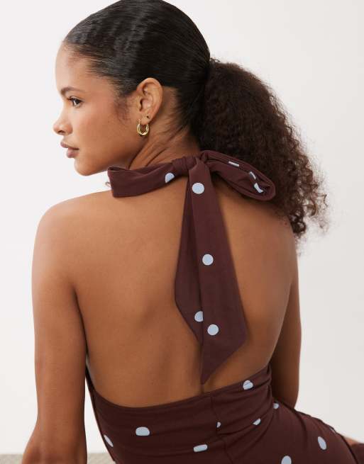 ASOS DESIGN – Blå och chokladbrun, prickig midiklänning med v-ringning och halterneck, 2 av 4
