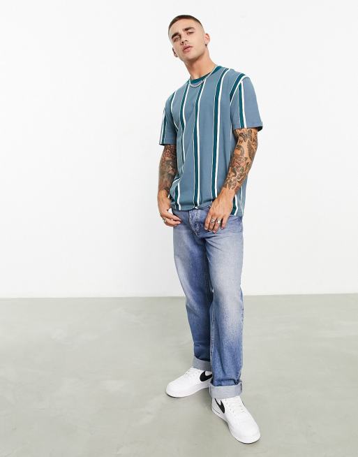 ASOS DESIGN – Blå och vit t-shirt i avslappnad passform med vertikala ränder, 3 av 4