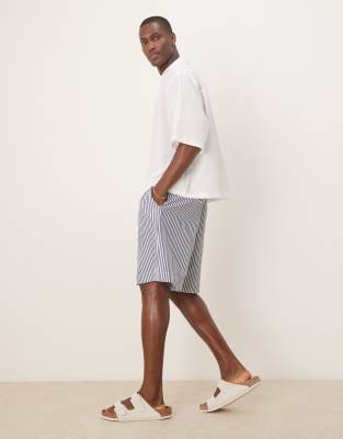 ASOS DESIGN – Blå och vitrandiga långa shorts - view 1