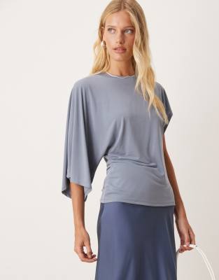 ASOS DESIGN – Blå t-shirt i modal med asymmetriska ärmar - view 1