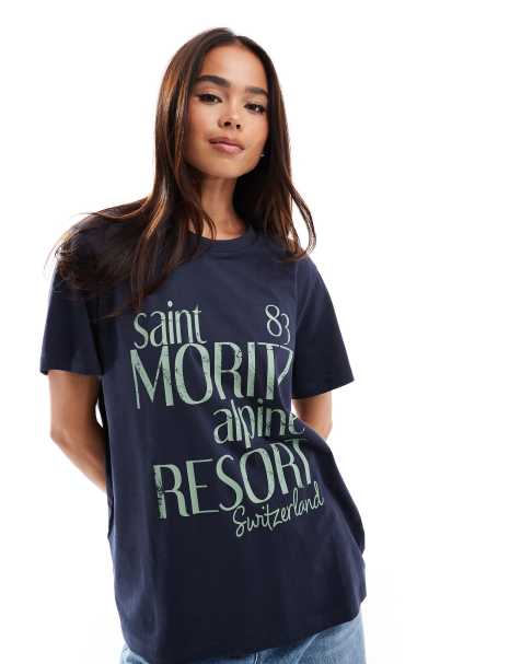 ASOS DESIGN - Blå T-shirt med 'Saint Moritz'-print i regular fit - view 1