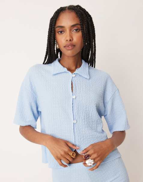 ASOS DESIGN – Blå, texturerad skjorta med spets, broderi och knäppning, del av set - view 1