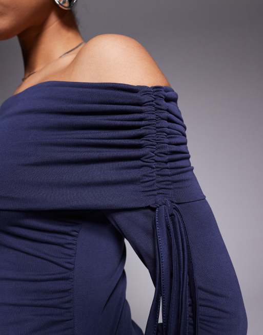 ASOS DESIGN – Bläckblå, mjuk topp med bara axlar, rysch och långa ärmar, 4 av 4
