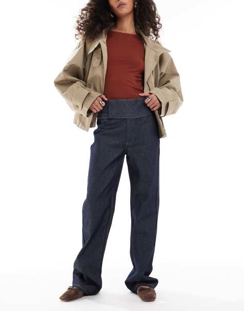 ASOS DESIGN – Bläckblå, utsvängda jeans med flikdetalj - view 1