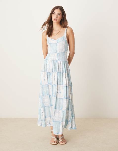 ASOS DESIGN – Bladoniebieska gnieciona sukienka midi z dekoltem w kształcie serca w pocztówkowy wzór - view 1
